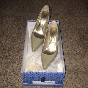 Simply Vera oatmeal high heeled shoes size 7